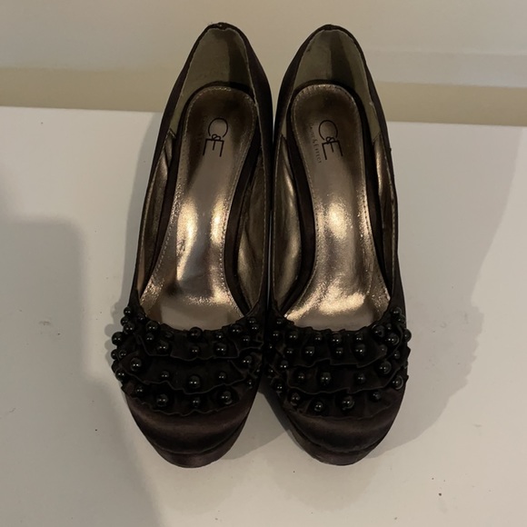 Black heels in size 7 - Picture 2 of 3